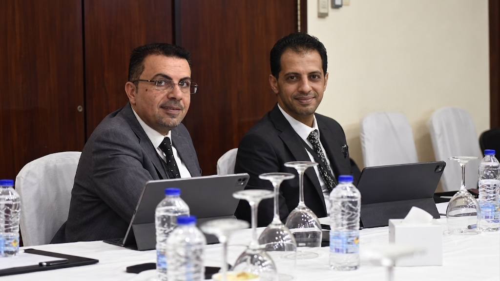 السيد محمد خضري مدير التشغيل في زواد والسيد وائل عبد الجليل مدير العلاقات العامة والتسويق بالمؤسسة في المنتدى الرابع لتطوير العمل الإنساني